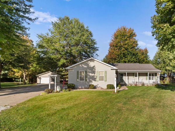 7 Sand Lake Court , Monticello, IL 61856