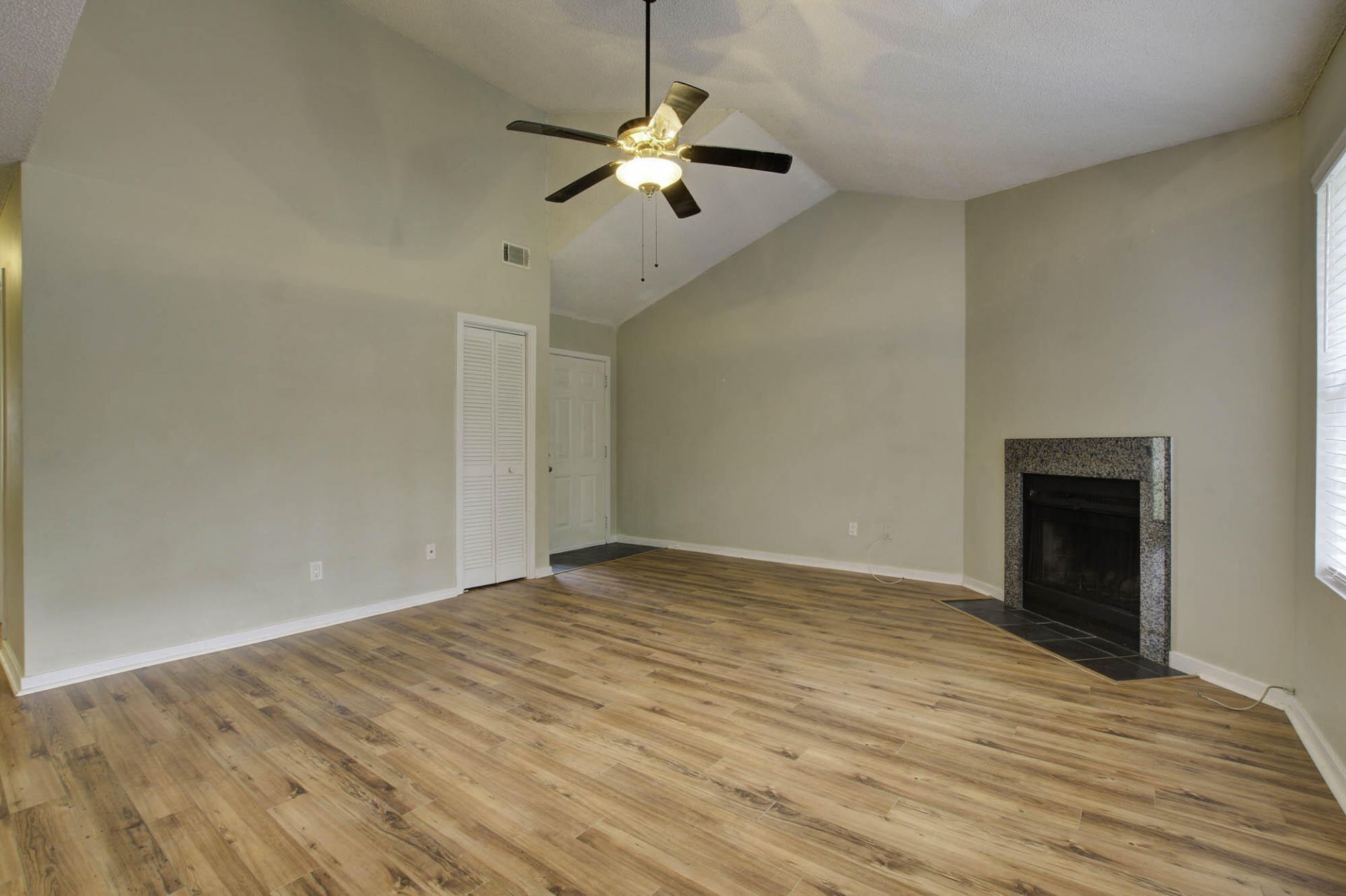 7945 Timbercreek Lane Photo 6