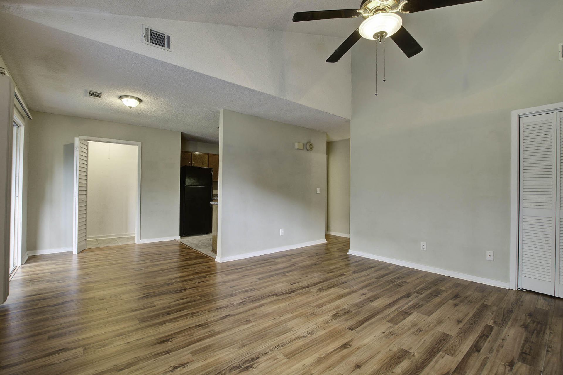 7945 Timbercreek Lane Photo 7
