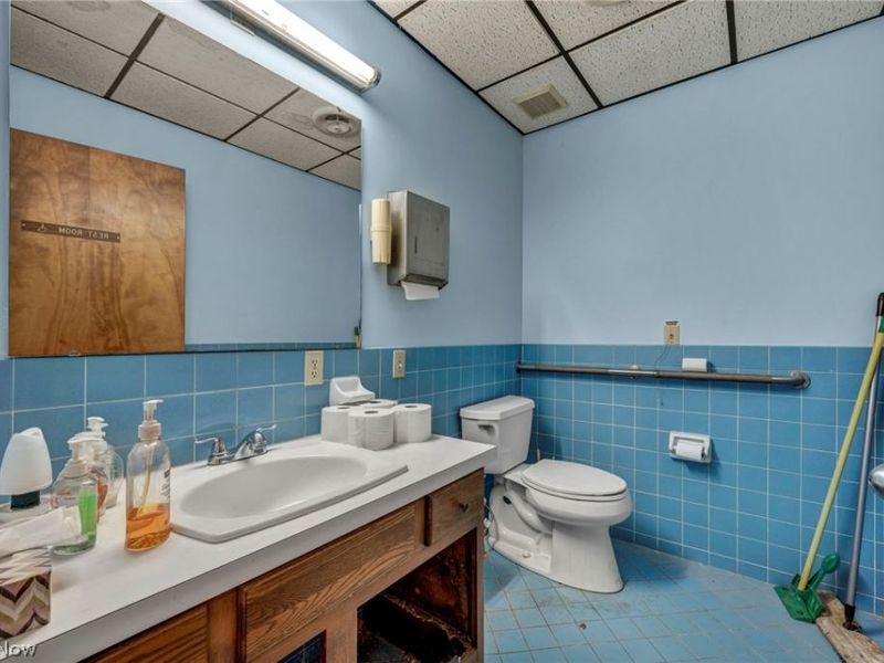 1319 W Erie Avenue , Lorain, OH 44052 Photo 17