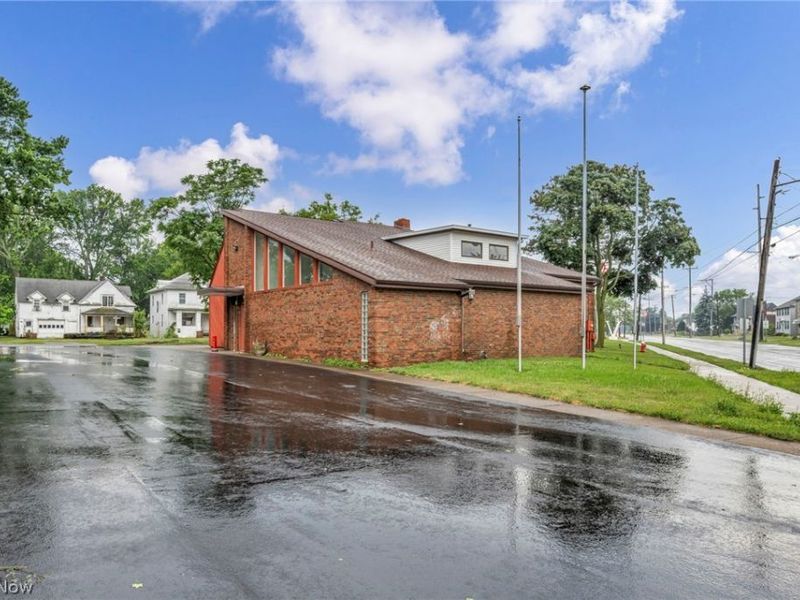 1319 W Erie Avenue , Lorain, OH 44052 Photo 2