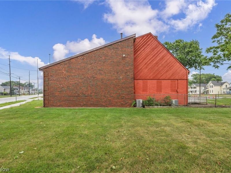 1319 W Erie Avenue , Lorain, OH 44052 Photo 4
