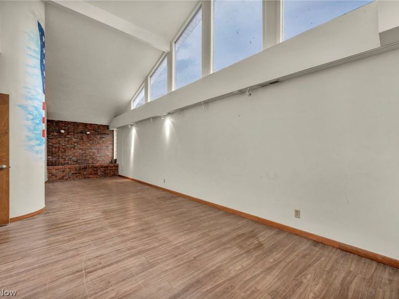 1319 W Erie Avenue , Lorain, OH 44052 Photo 9