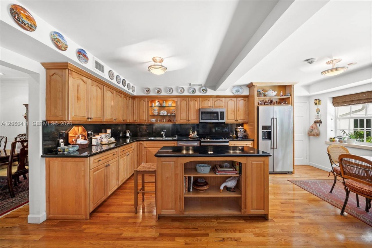 2301 N Greenway Dr, Coral Gables, FL 33134 Photo