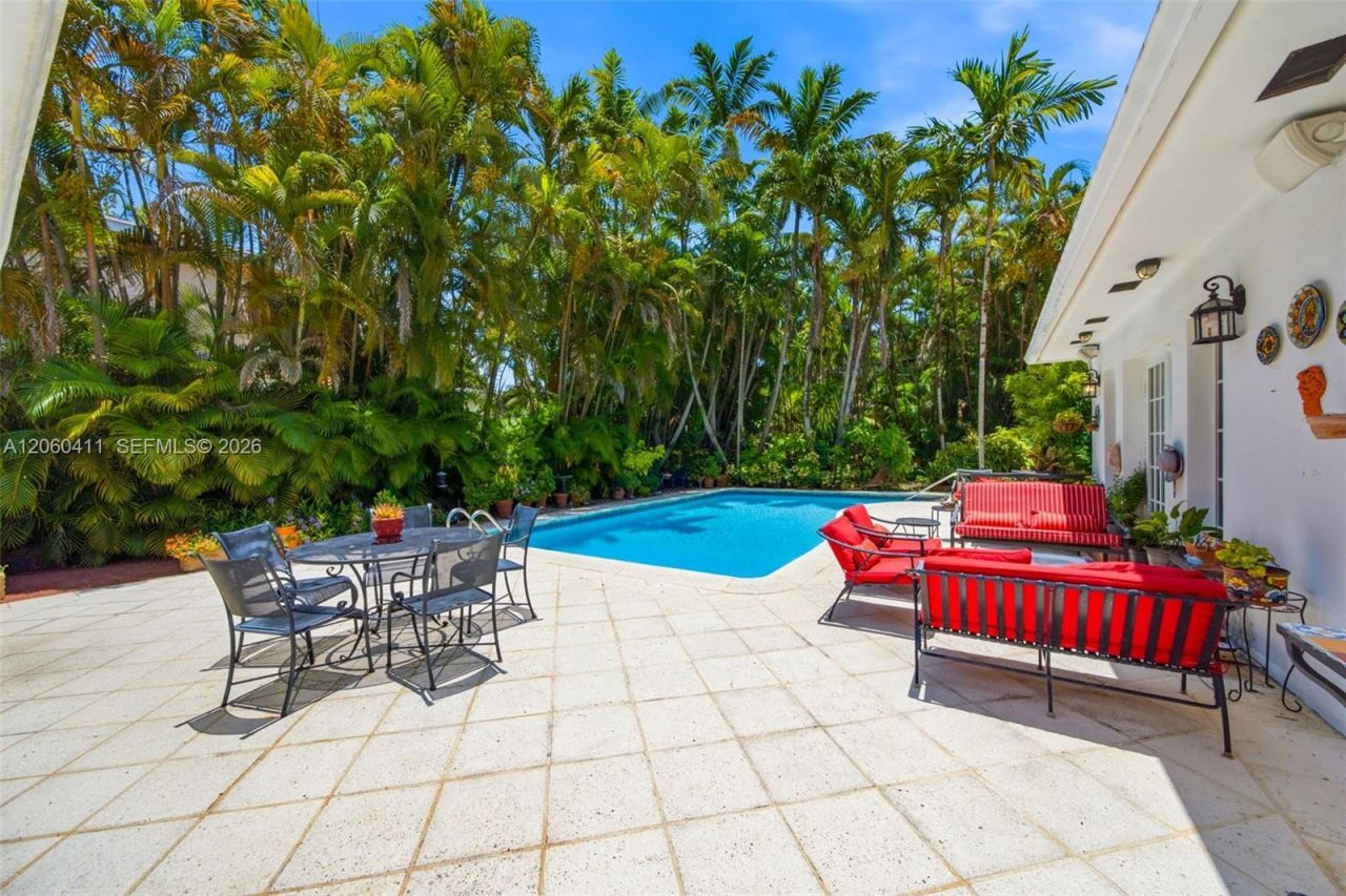 2301 N Greenway Dr, Coral Gables, FL 33134 Photo