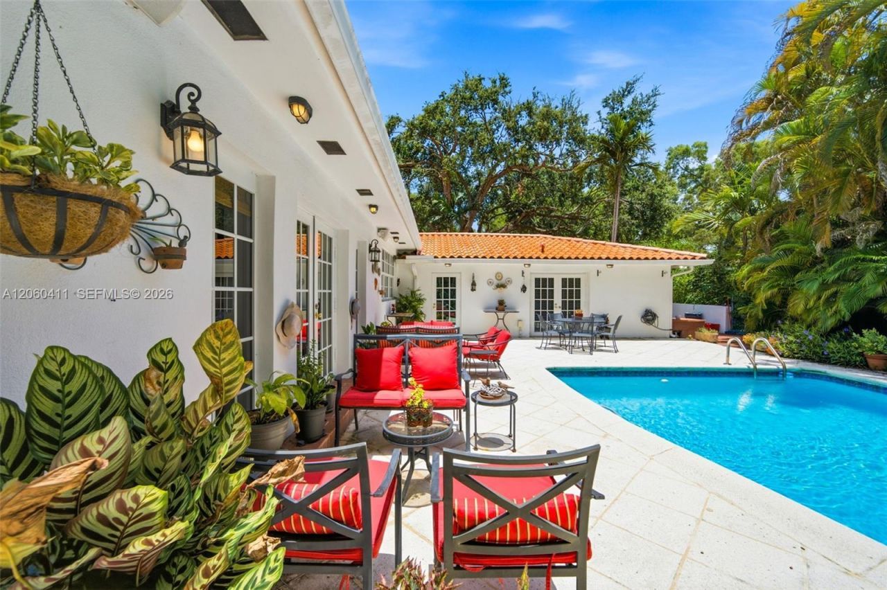 2301 N Greenway Dr, Coral Gables, FL 33134 Photo
