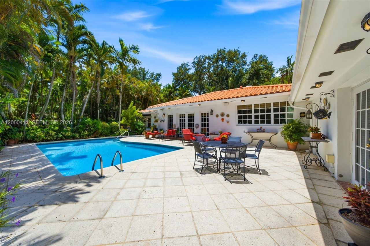 2301 N Greenway Dr, Coral Gables, FL 33134 Photo