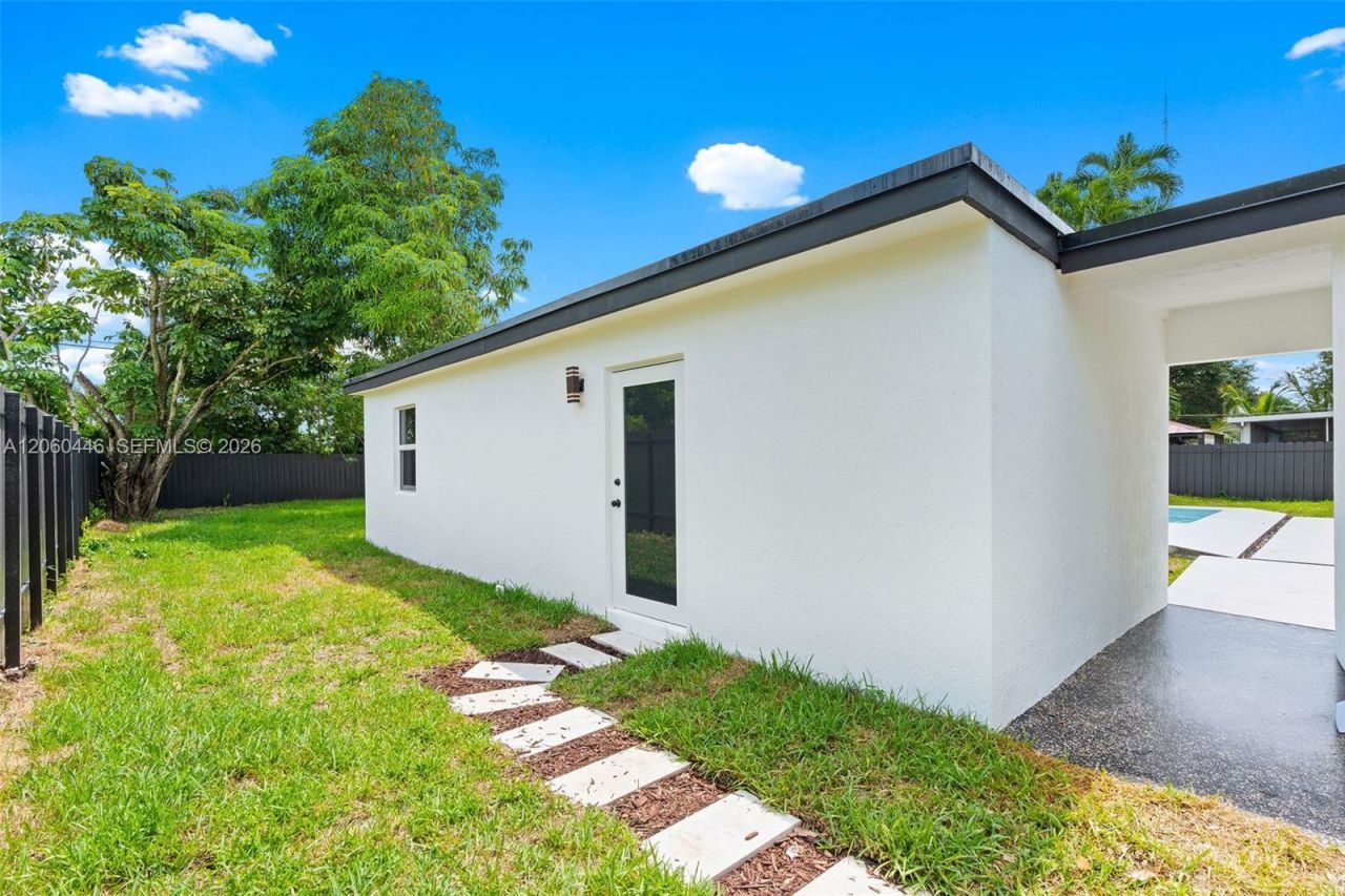 35 Allen Rd , West Park, FL 33023 Photo