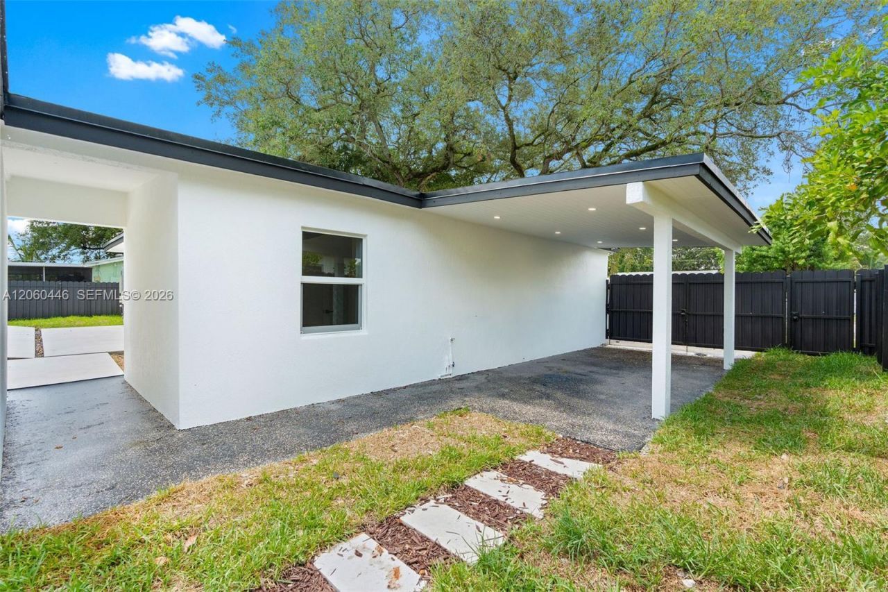 35 Allen Rd , West Park, FL 33023 Photo