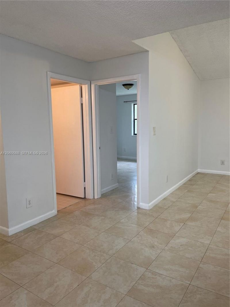 530 S Park Rd , Unit 28-11, Hollywood, FL 33021 Photo