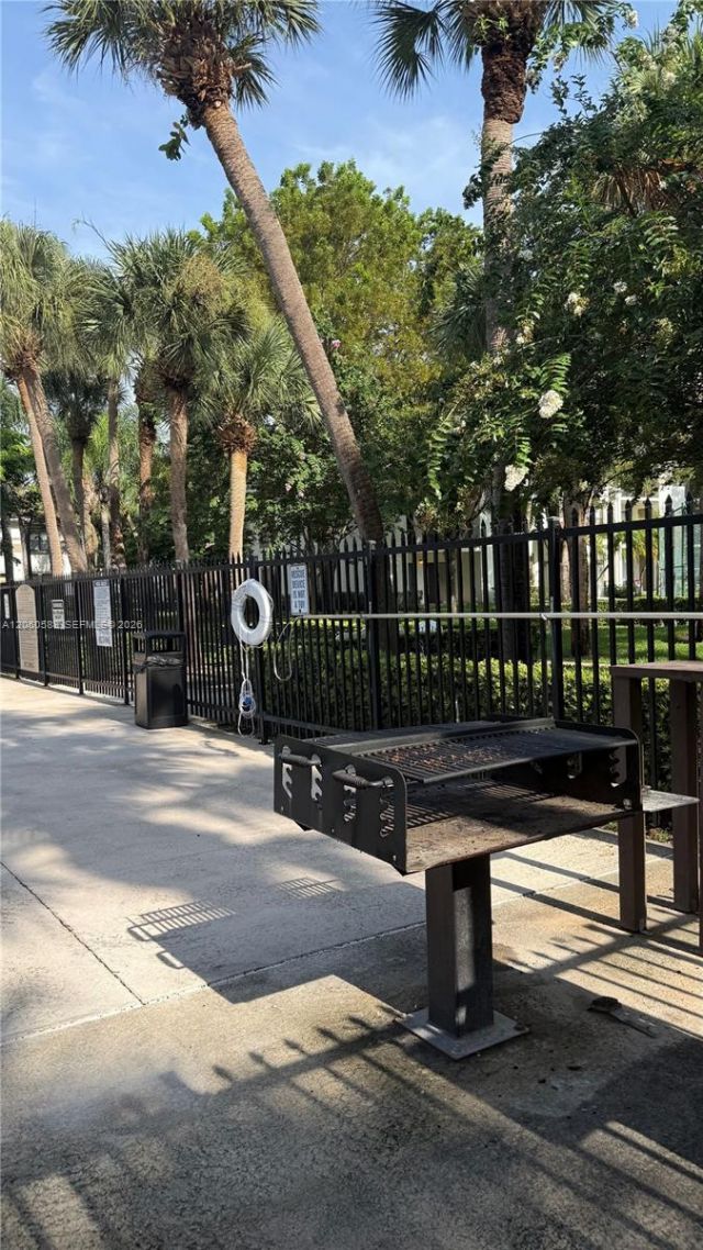 530 S Park Rd , Unit 28-11, Hollywood, FL 33021 Photo
