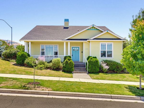 3832 Sherwood Park Drive, Medford, OR 97504