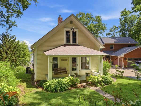 706 W 2ND, Muscatine, IA 52761