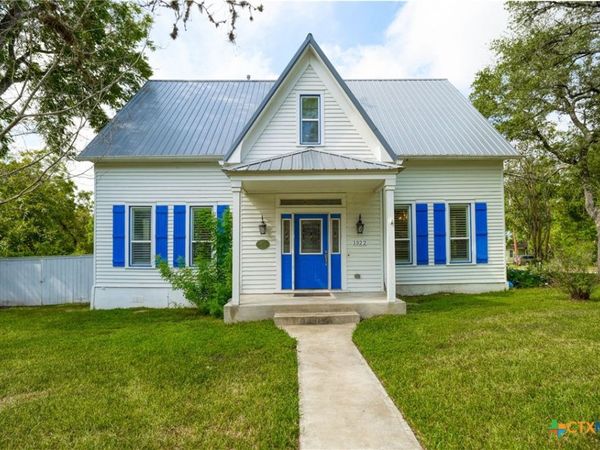 1322 N Avenue F, Unit A, Shiner, TX 77984