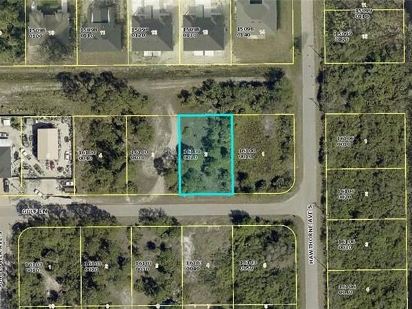 877 Gulf LN , LEHIGH ACRES, FL 33974