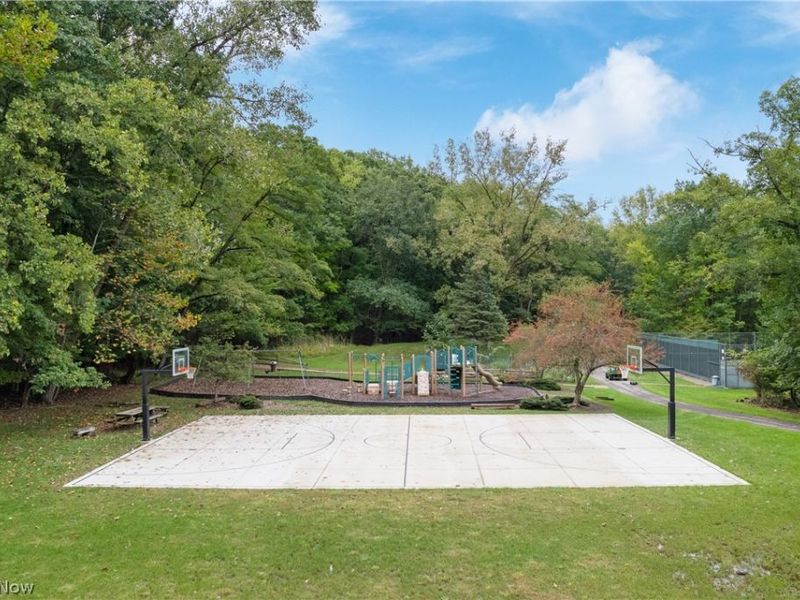 17767 Falling Leaves Road , Strongsville, OH 44136 Photo 29