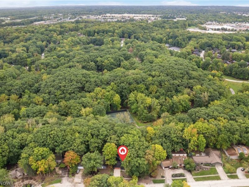 17767 Falling Leaves Road , Strongsville, OH 44136 Photo 32