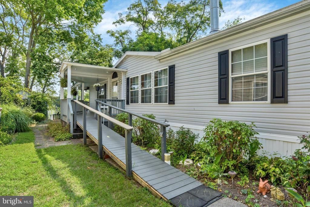 2023 ESHELMAN STREET, MIDDLETOWN, PA 17057