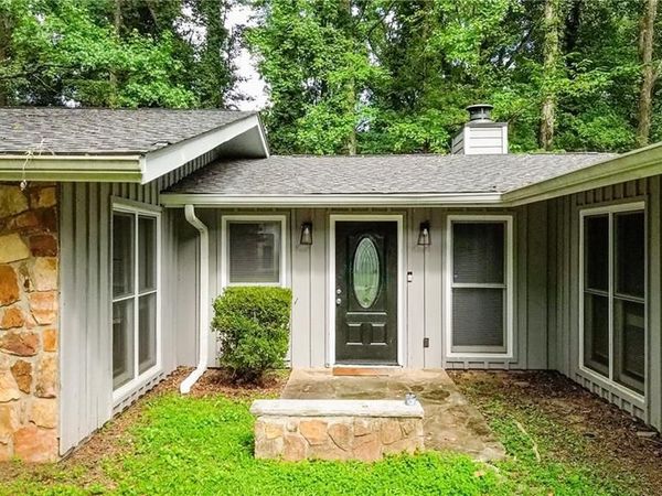 1328 Hidden Hills Parkway , Stone Mountain, GA 30088