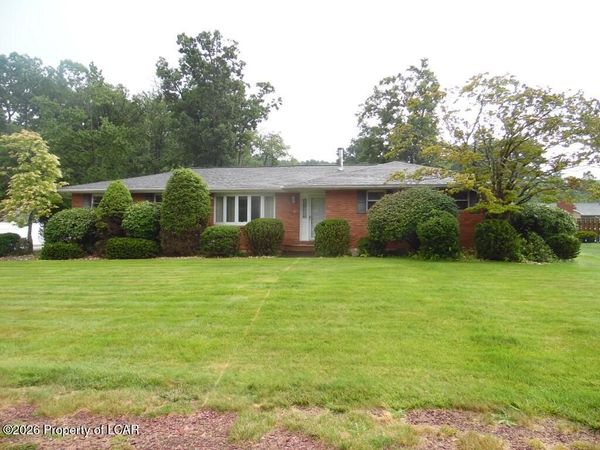 6 Colonial Drive, Mountain Top, PA 18707