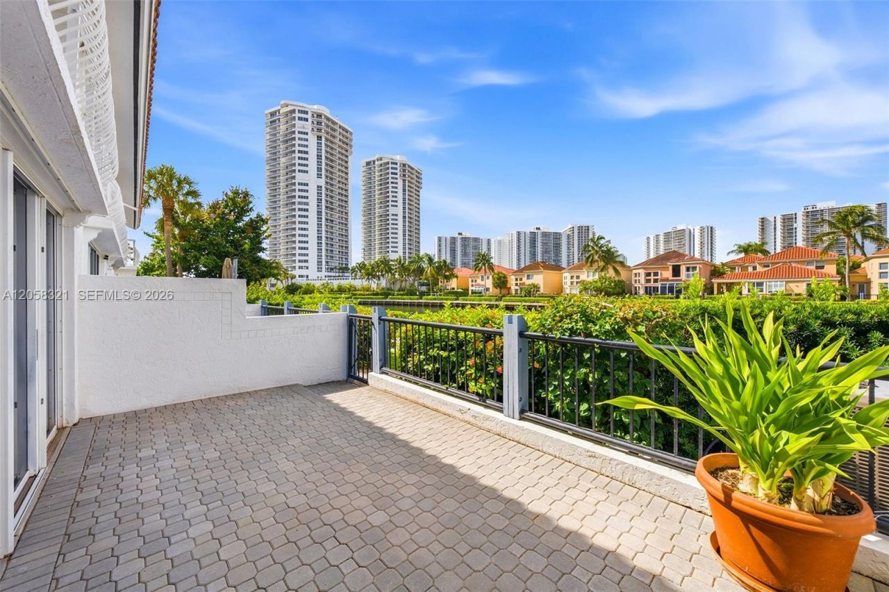 3748 NE 209th Ter, Aventura, FL 33180 Photo