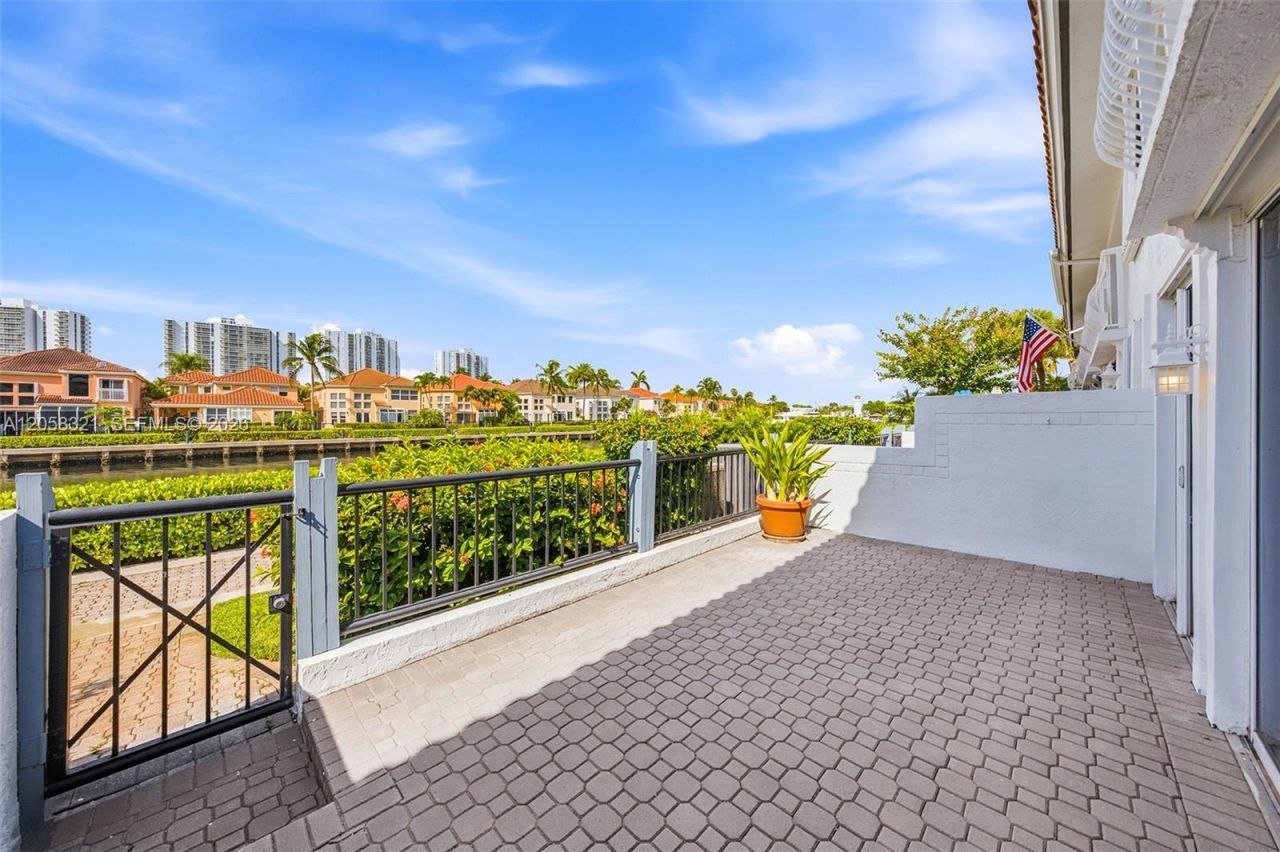 3748 NE 209th Ter, Aventura, FL 33180 Photo