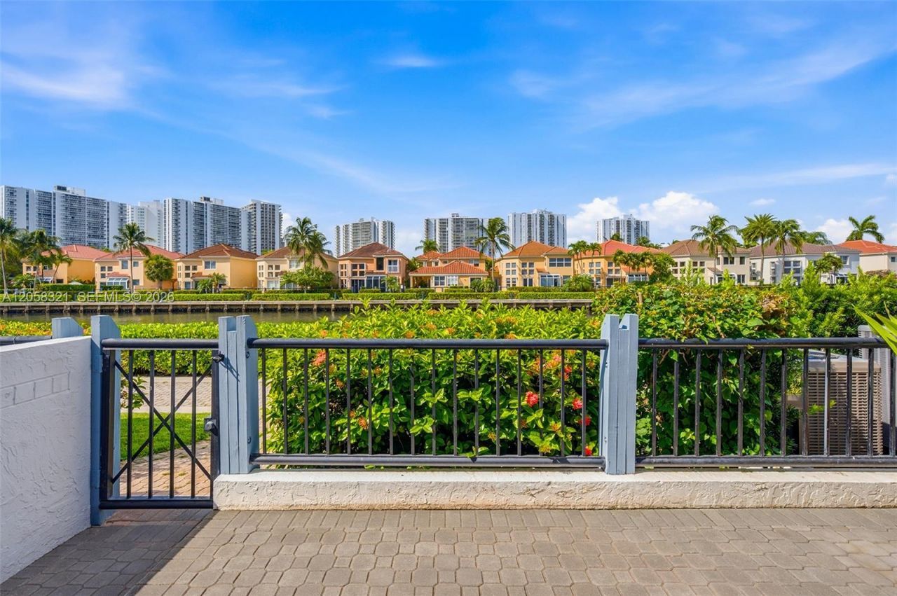 3748 NE 209th Ter, Aventura, FL 33180 Photo