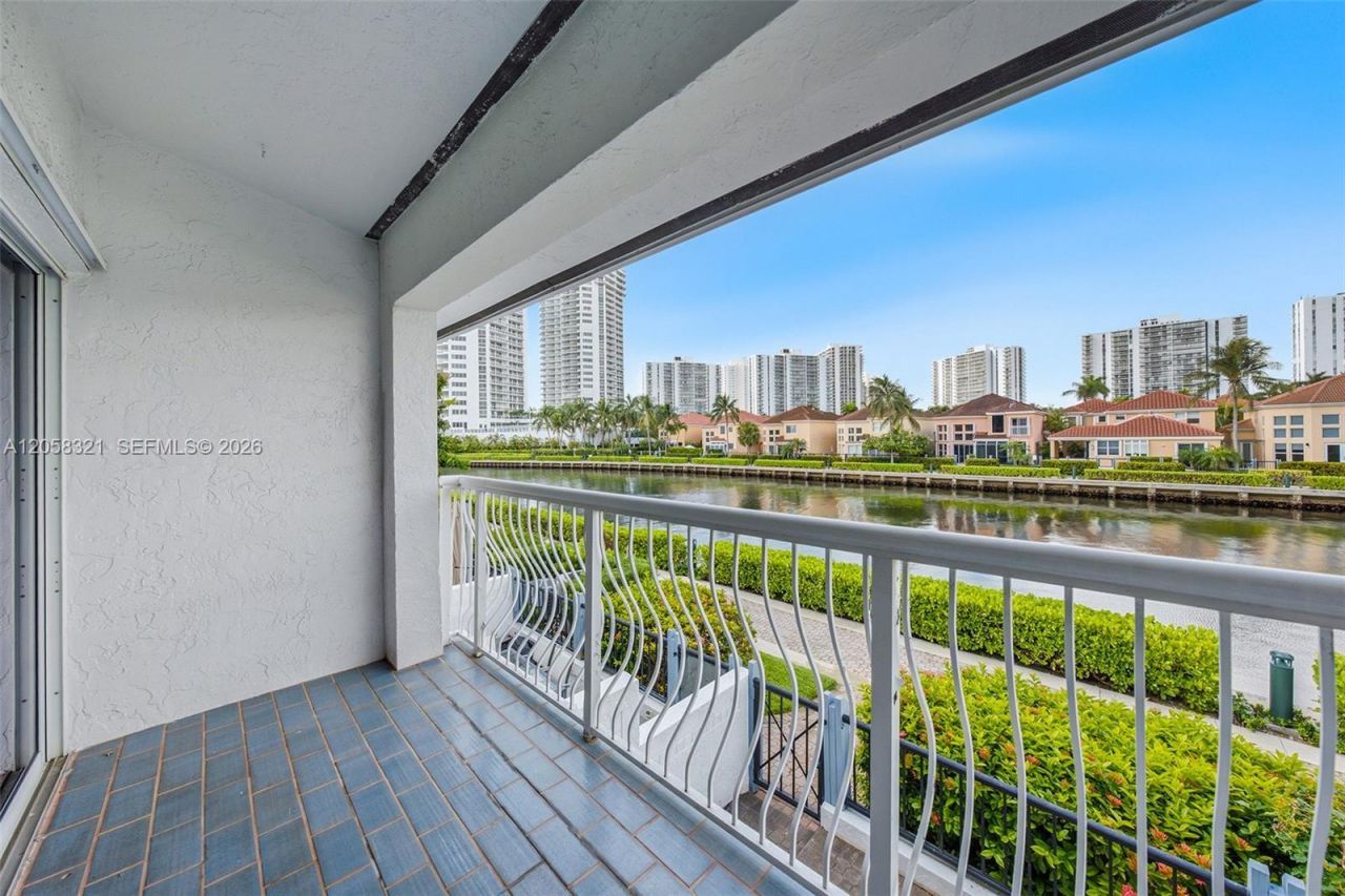3748 NE 209th Ter, Aventura, FL 33180 Photo