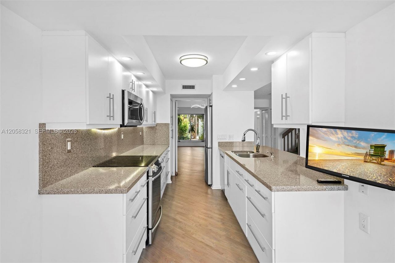 3748 NE 209th Ter, Aventura, FL 33180 Photo