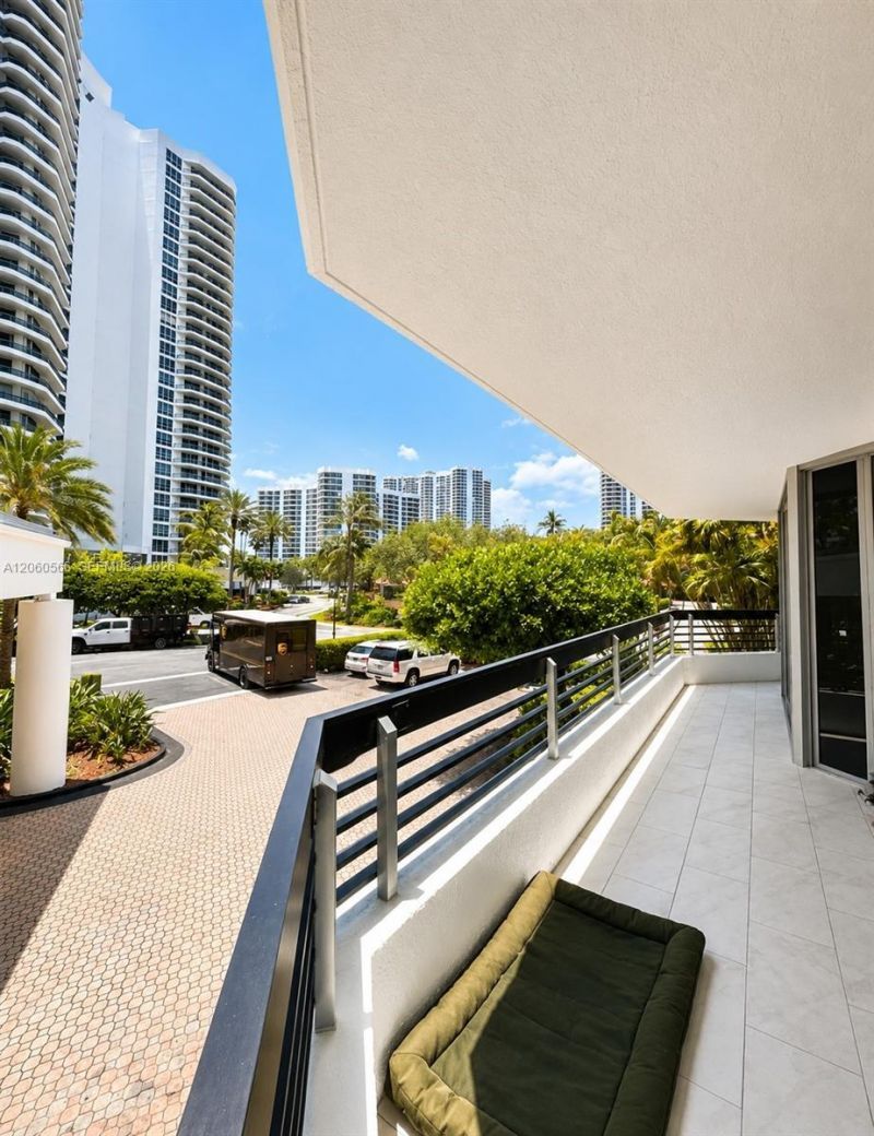 19195 NE 36th Ct , Unit 205, Aventura, FL 33180 Photo