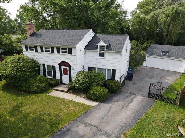 23 Millbrook Court , Amherst, NY 14221