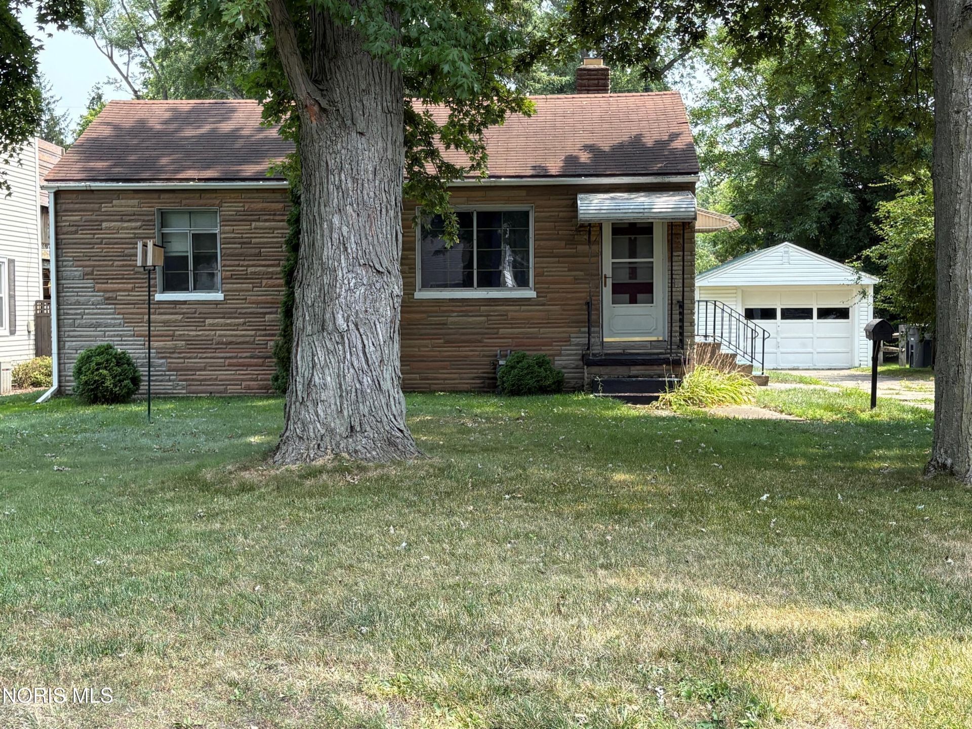 2022 Hogarth Road, Toledo, OH 43615 Main Photo