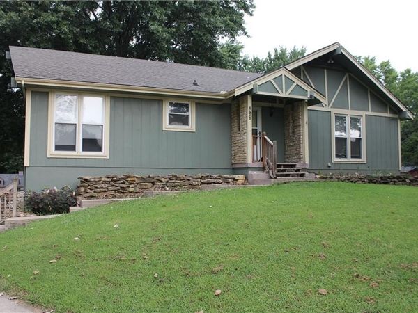 8400 Bradley Court, Belton, MO 64012