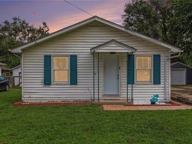 307 W Walter Lane, St Joseph, MO 64504