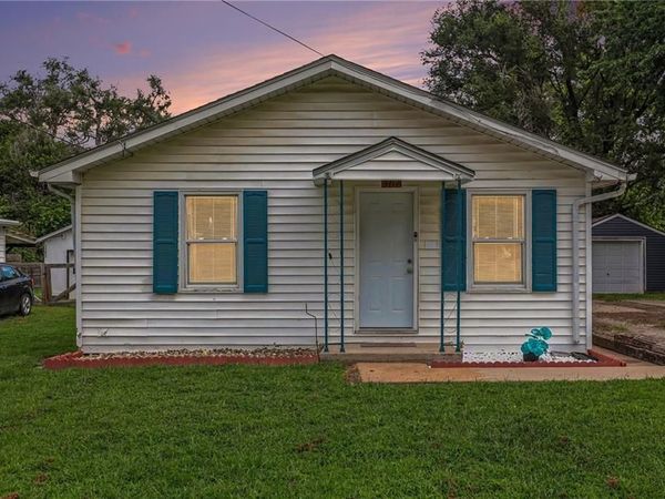 307 W Walter Lane, St Joseph, MO 64504