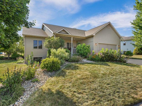 391 N Heatherstone Drive, Sun Prairie, WI 53590
