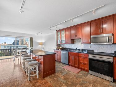 410 Groveland Avenue, Unit 702, Minneapolis, MN 55403