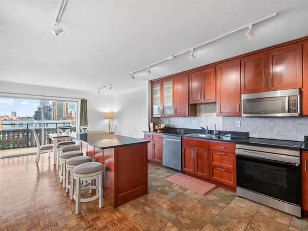 410 Groveland Avenue, Unit 702, Minneapolis, MN 55403