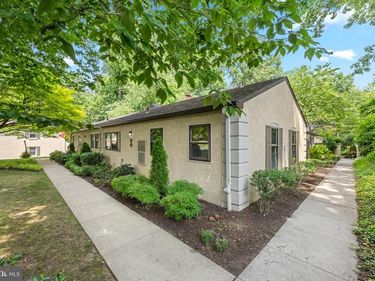 21 SUMMIT, BRYN MAWR, PA 19010