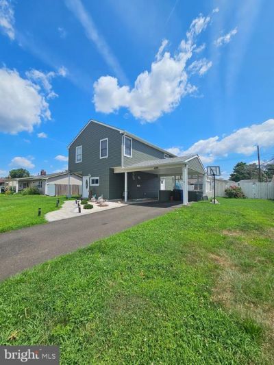 12 CRESCENT LANE , LEVITTOWN, PA 19055