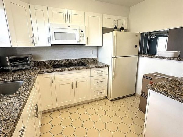 9580 Sunrise Lakes Blvd, Unit 304, Sunrise, FL 33322