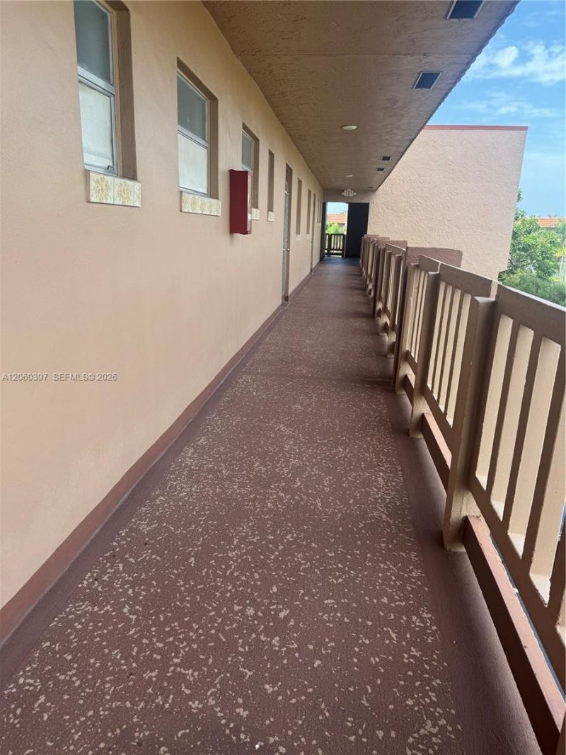 9580 Sunrise Lakes Blvd, Unit 304, Sunrise, FL 33322 Photo