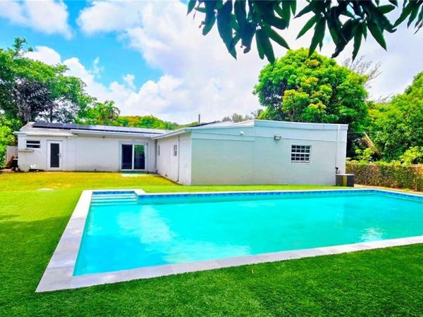 935 NE 149th St , Miami, FL 33161