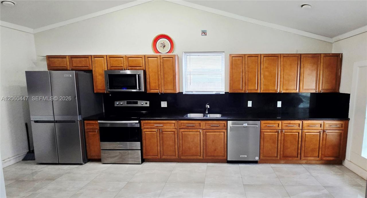 935 NE 149th St , Miami, FL 33161 Photo