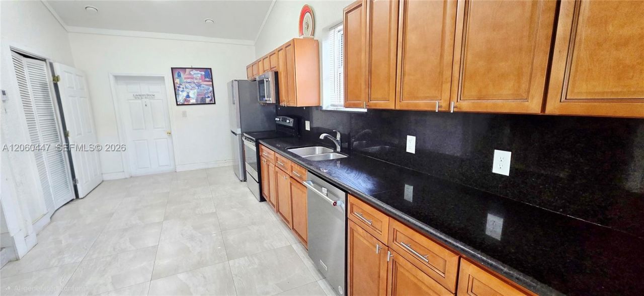 935 NE 149th St , Miami, FL 33161 Photo