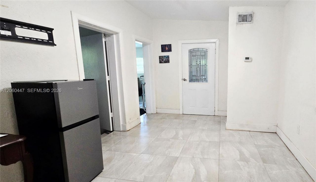 935 NE 149th St , Miami, FL 33161 Photo
