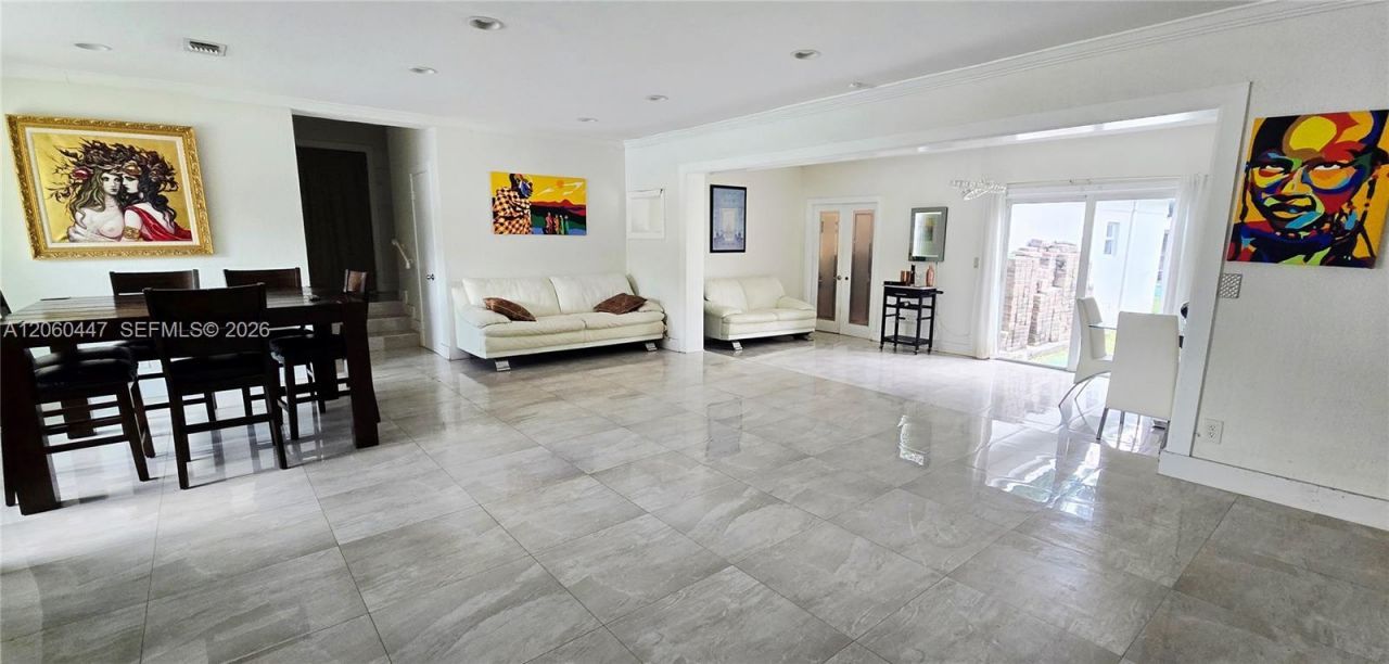 935 NE 149th St , Miami, FL 33161 Photo
