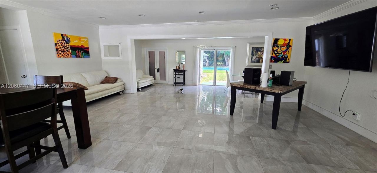 935 NE 149th St , Miami, FL 33161 Photo
