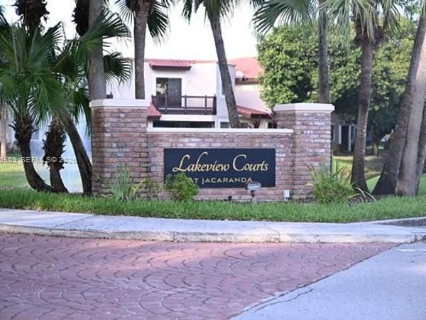 8951 W Sunrise Blvd , Plantation, FL 33322