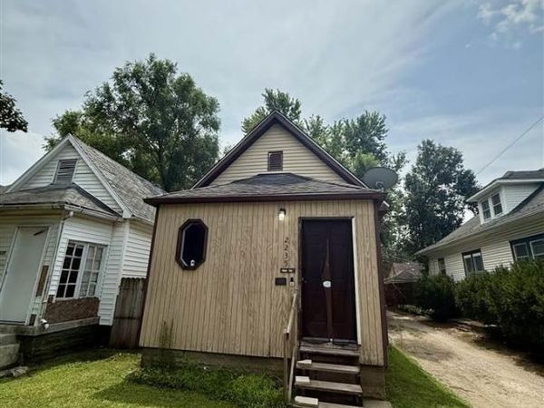 2235 3rd ave, Terre Haute, IN 47807